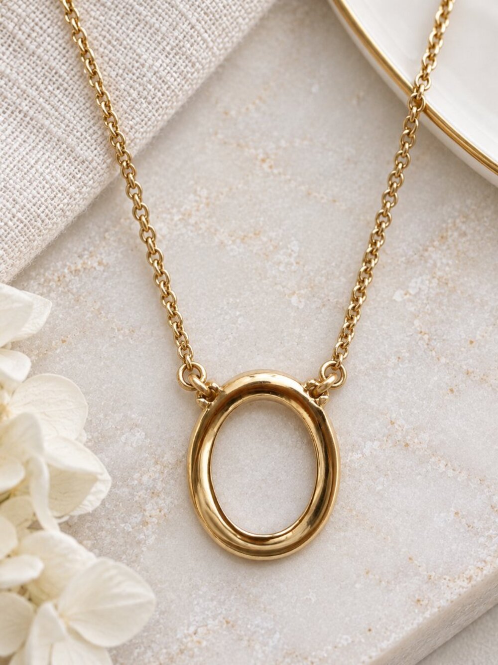 Vintage Monet Gold Tone Oval Pendant Chain Necklace T-Bar Clasp
